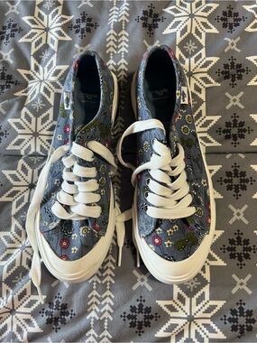 Rocket Dog Denim Floral Lace-Up Sneakers in Blue and White